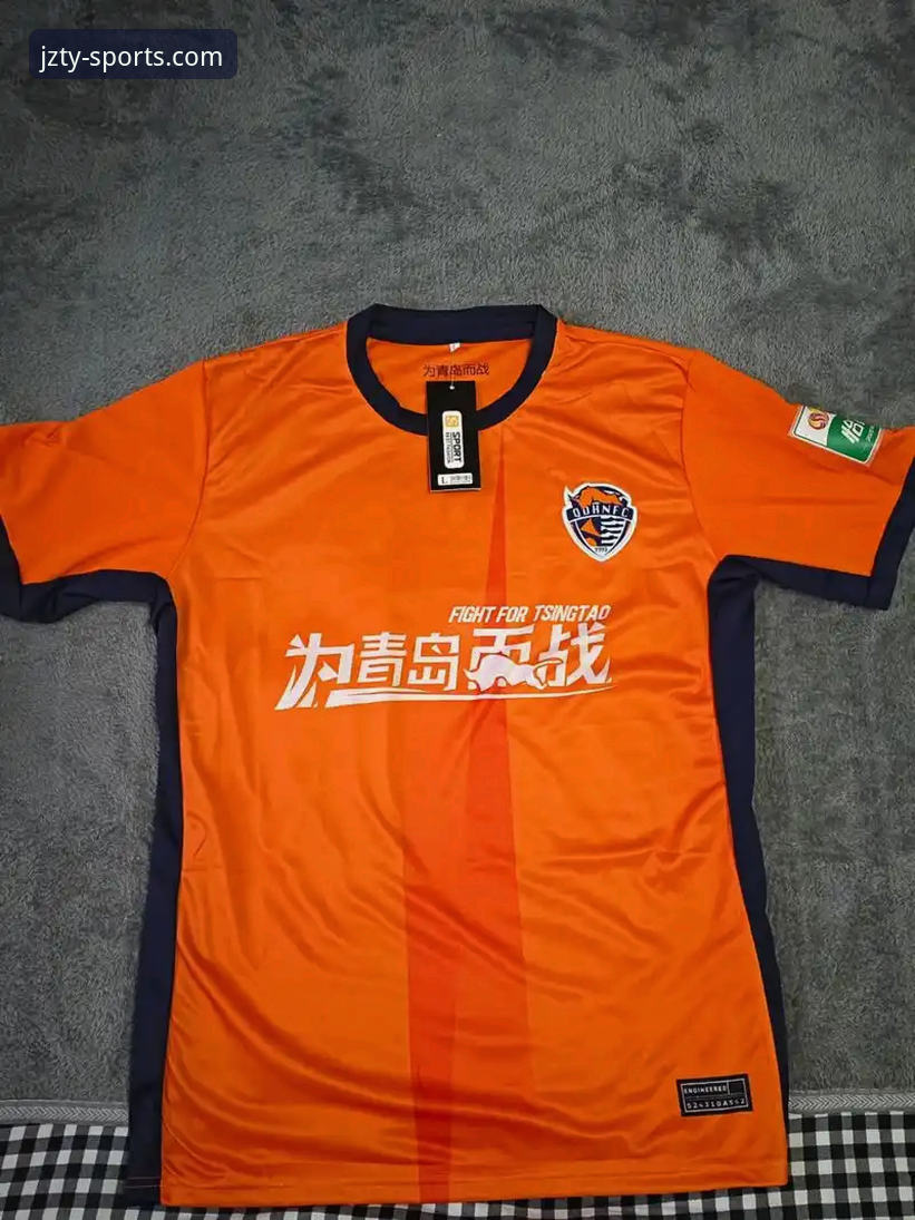 九州体育注册 九州体育深度分析:青岛海牛3-1爆冷终结海港13年不胜魔咒,中场世界波+10人逆转成关键
